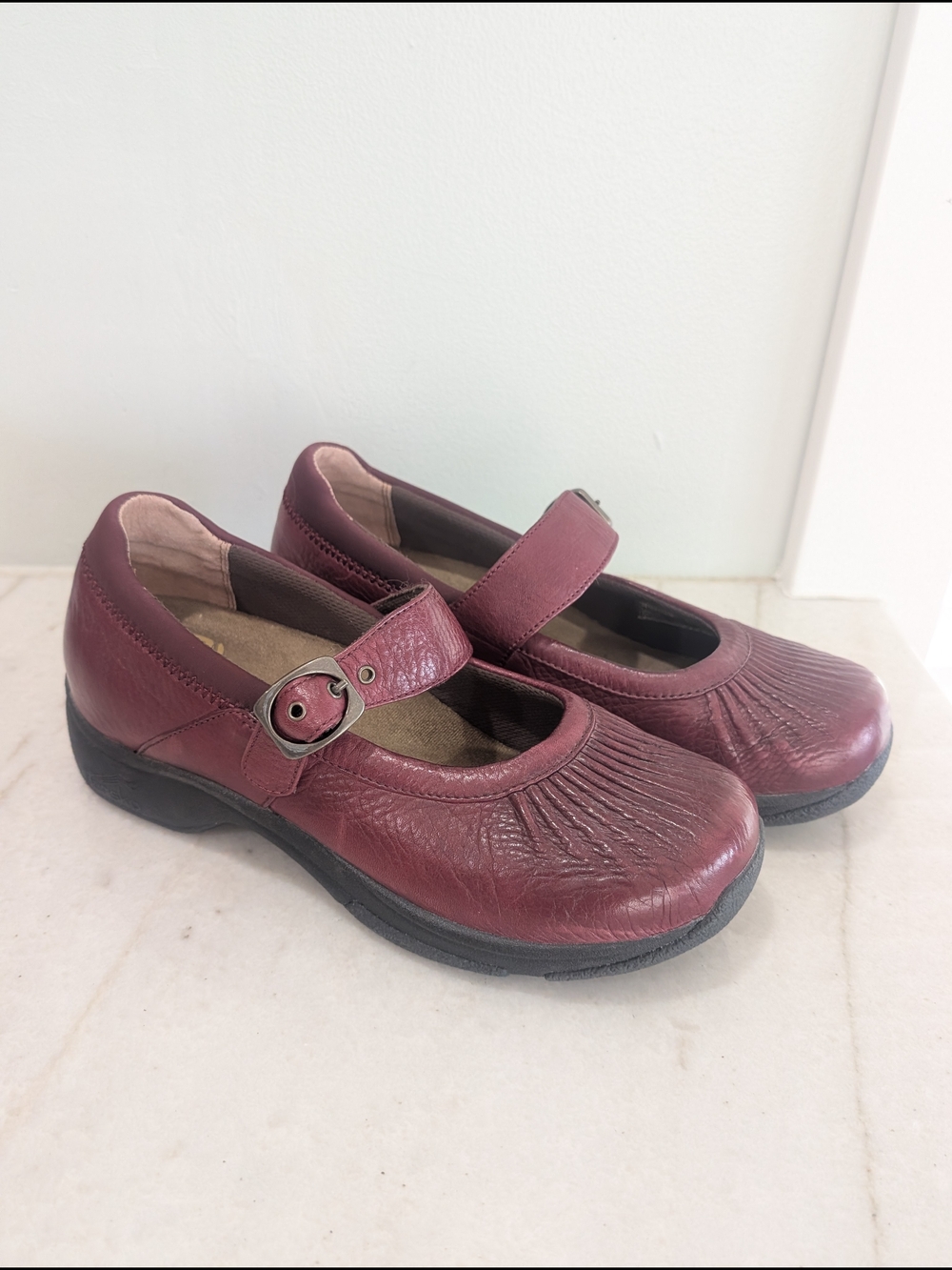 Dansko Kitty Women's Mary Jane Leather Comfort Shoe in Burgundy Red Size 10